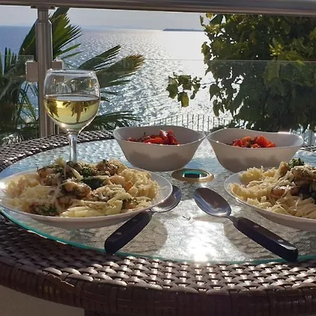 Alex S Nadhernym Panoramatickym Vyhledem Na * Sveti Vlas
