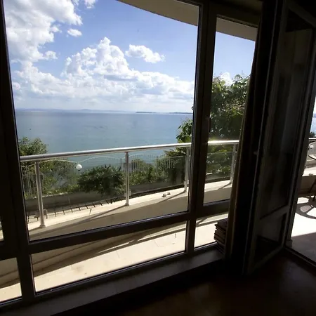 Alex S Nadhernym Panoramatickym Vyhledem Na Sveti Vlas