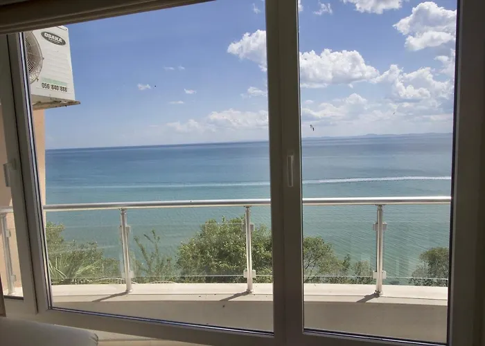 Alex S Nadhernym Panoramatickym Vyhledem Na * Свети-Влас