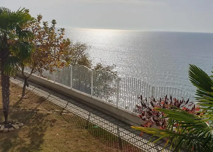 Alex S Nadhernym Panoramatickym Vyhledem Na Апартаменты Свети-Влас